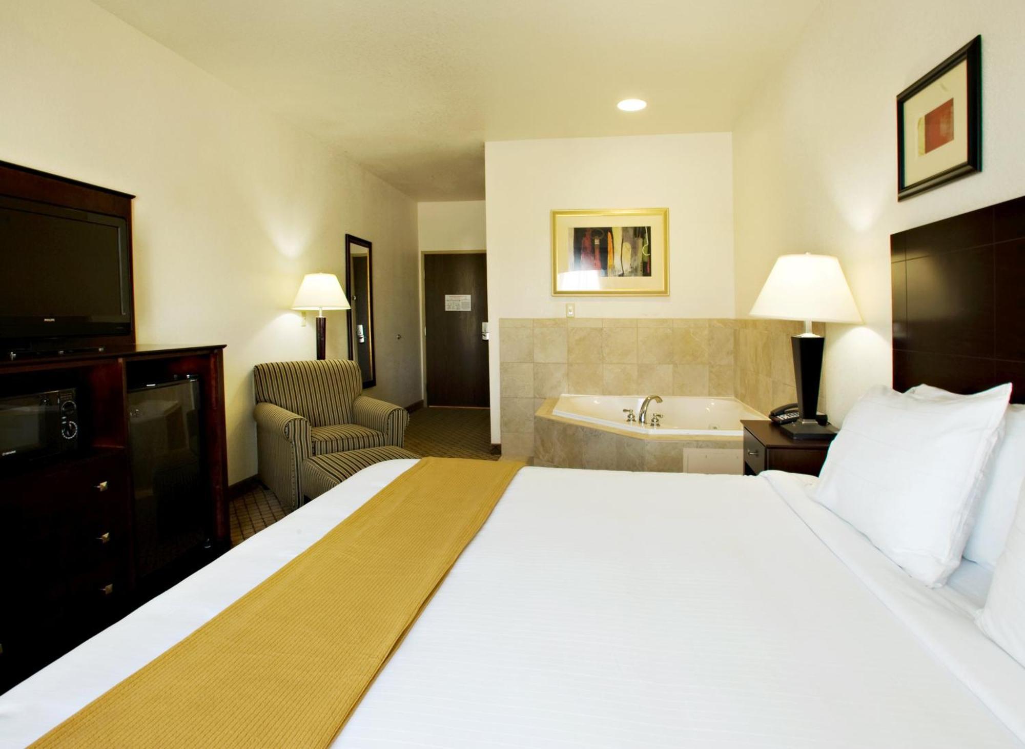 Holiday Inn Express Childress By Ihg Exterior foto